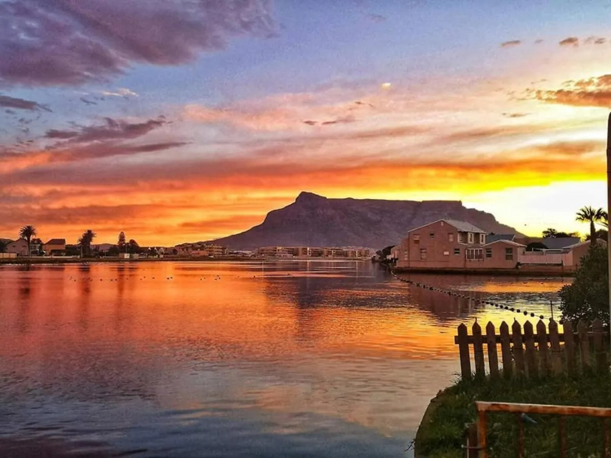 Holiday home Island Home Woodbridge Island Milnerton Cape Town